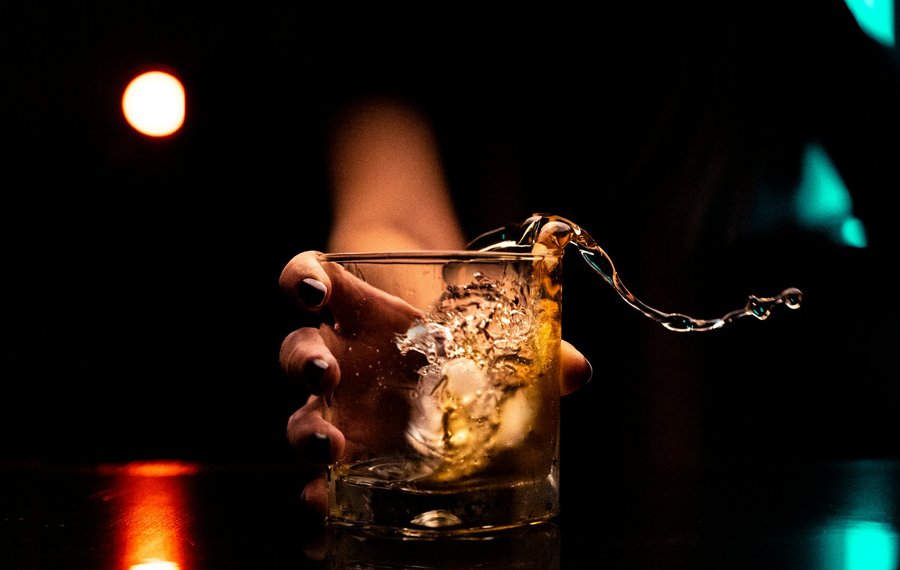 Glas mit Alkohol
